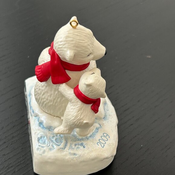 Hallmark Keepsake Polar Bear Christmas Ornament Snow One Like You 2009 Records - Picture 5 of 16